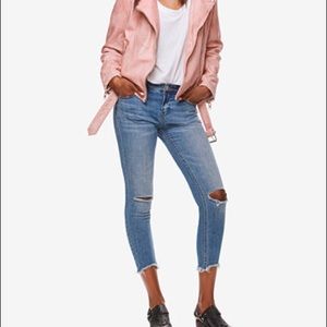 🎉 FREE PEOPLE frayed hem skinny ankle jeans